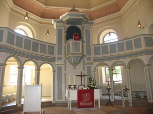 Kirche innen neue Fenster